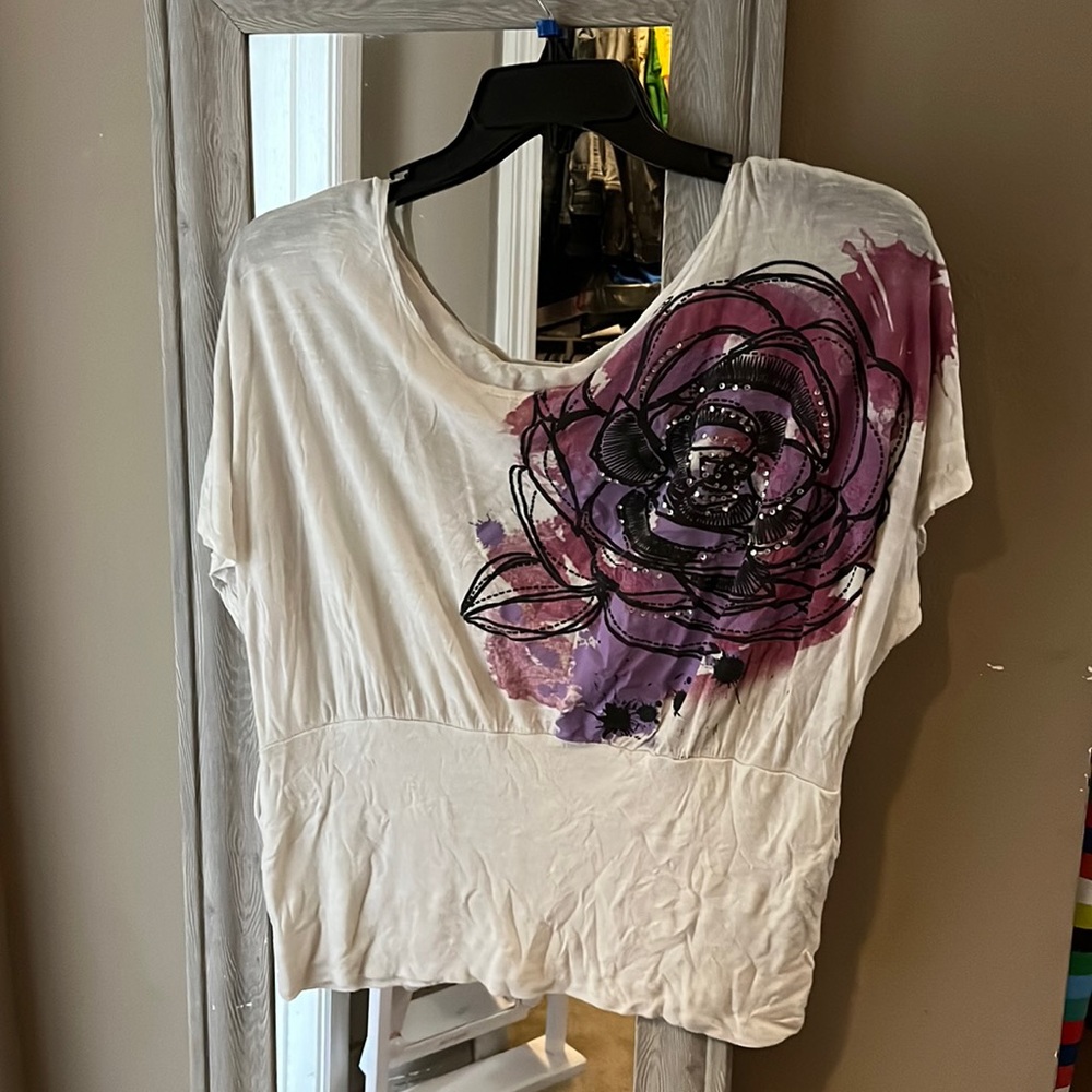 White and purple floral top.. Lg